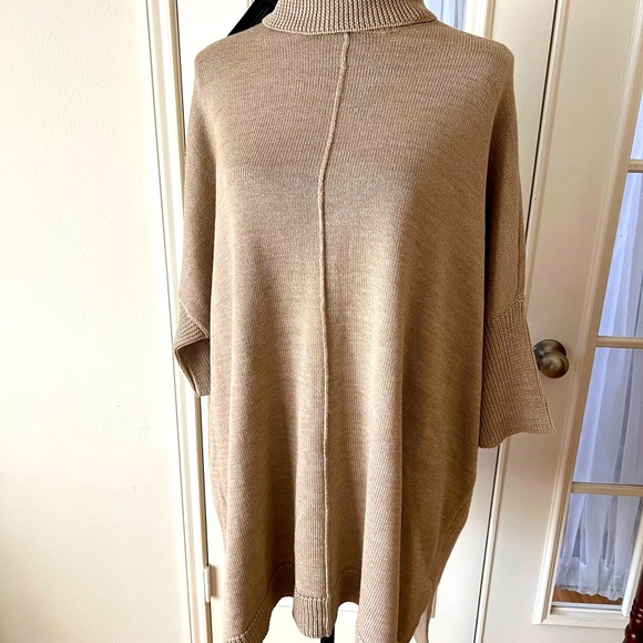 Poncho - Picture 1 of 3